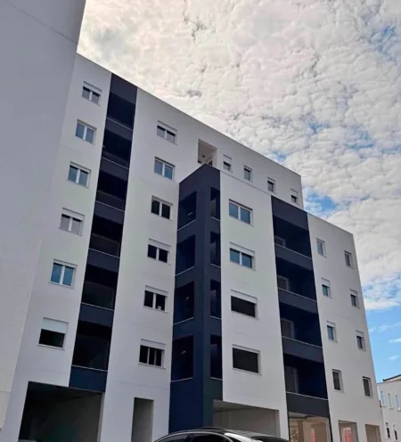 Tirane, shitet apartament 1+1+Ballkon Kati 3, 75 m² 80.000 € (Paskuqan)