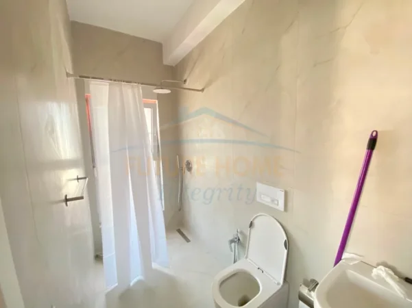 Tirane, jepet me qera apartament 2+1+Ballkon Kati 8, 74 m² 600 € (KOMPLEKSI KADIU)