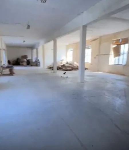 Tirane, jepet me qera magazine Kati 1, 540 m² 2.300 € (YZBERISHT)