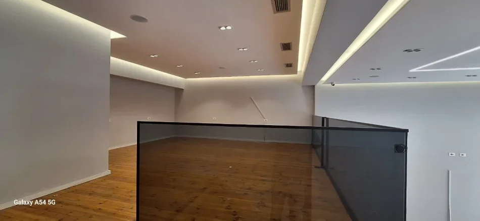 Tirane, jepet me qera ambjent biznesi Kati 0, 110 m² 1.000 € (Rruga 5 Maji)