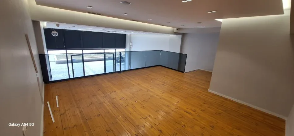 Tirane, jepet me qera ambjent biznesi Kati 0, 110 m² 1.000 € (Rruga 5 Maji)
