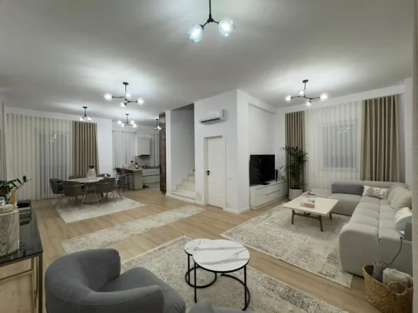 Tirane, jepet me qera apartament 4+1 Kati 3, 550 m² 2.500 € (Sauk)