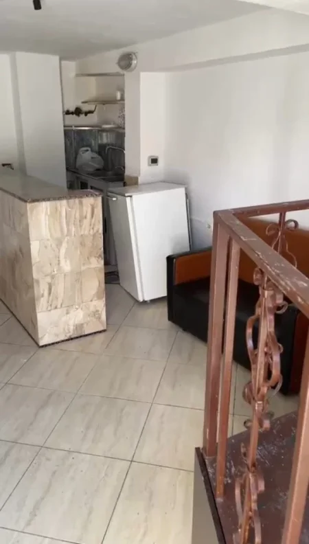 Tirane, jepet me qera ambjent biznesi Kati 1, 27 m² 400 € (Kombinat)