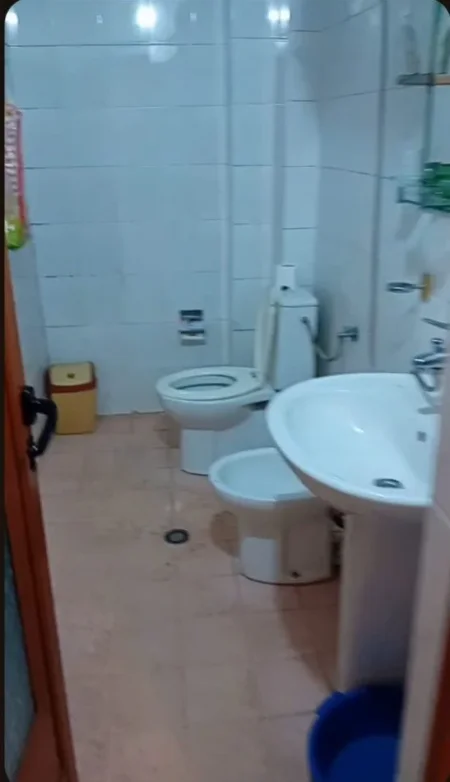 Tirane, jepet me qera apartament 1+1 Kati 1, 60 m² 350 € (QSUT)