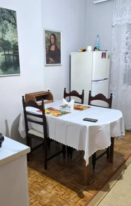 Tirane, jepet me qera apartament 2+1 Kati 4, 90 m² 450 € (Rruga Kongresi i Manastirit)
