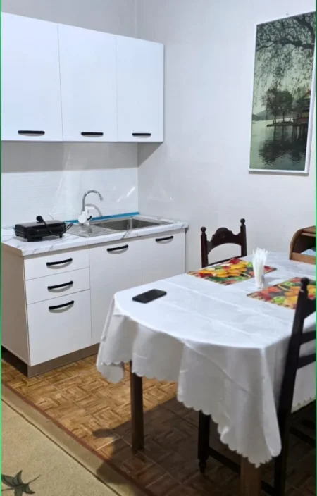 Tirane, jepet me qera apartament 2+1 Kati 4, 90 m² 450 € (Rruga Kongresi i Manastirit)