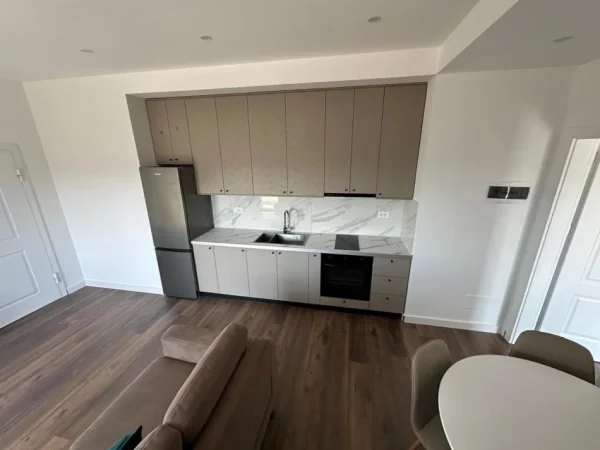 Tirane, jepet me qera apartament 1+1 Kati 3, 65 m² 400 € (Bar Oslo)