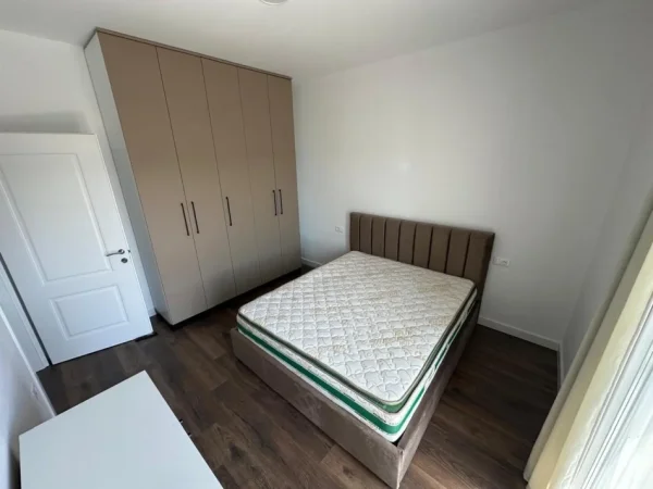 Tirane, jepet me qera apartament 1+1 Kati 3, 65 m² 400 € (Bar Oslo)
