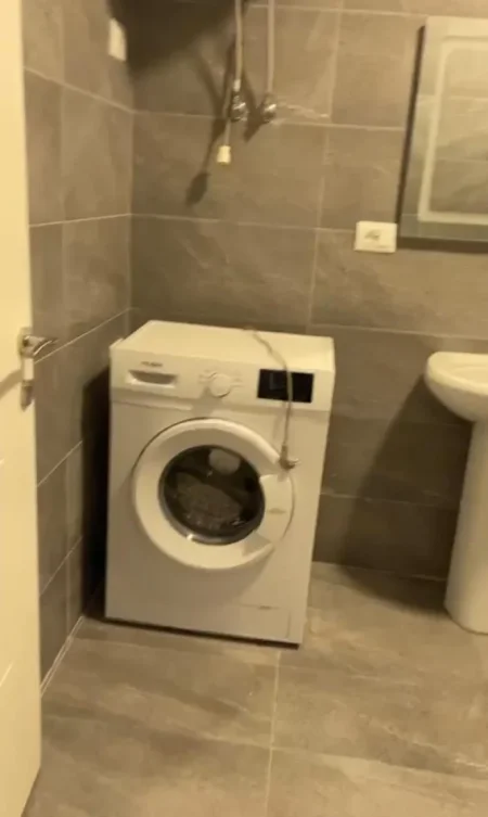 Tirane, jepet me qera apartament 1+1 Kati 5, 60 m² 450 € (Astir)