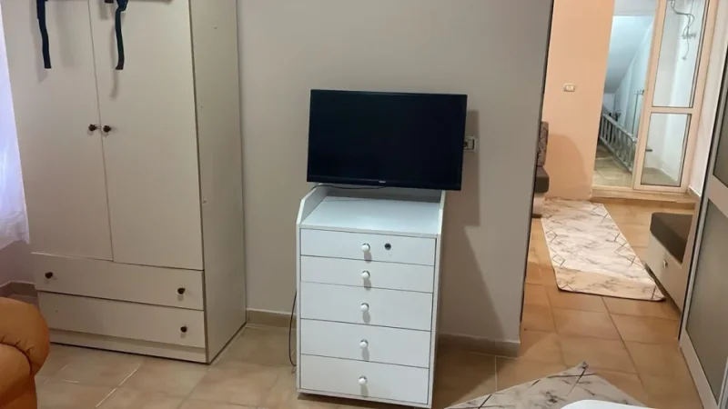 Tirane, jepet me qera apartament Studio Kati 1, 45 m² 350 € (Xhamlliku)