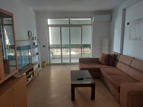 Tirane, jepet me qera apartament 2+1 Kati 2, 98 m² 450 € (Vila L)