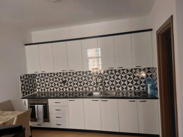 Tirane, jepet me qera apartament 2+1 Kati 2, 98 m² 450 € (Vila L)