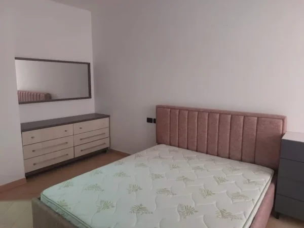 Tirane, jepet me qera apartament 2+1 Kati 2, 98 m² 450 € (Vila L)