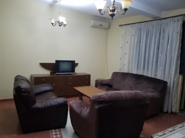 Tirane, jepet me qera apartament 1+1 Kati 6, 65 m² 330 € (Ali Demi)