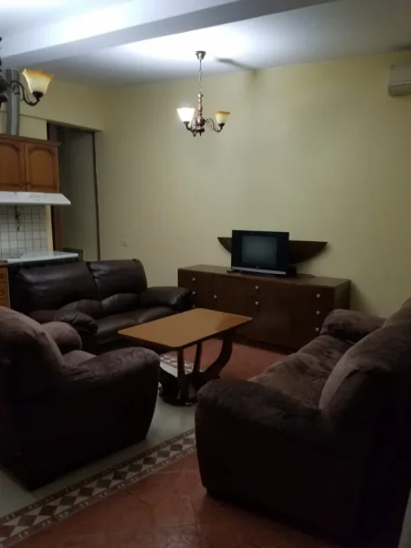 Tirane, jepet me qera apartament 1+1 Kati 6, 65 m² 330 € (Ali Demi)
