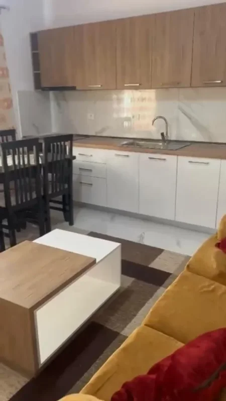 Tirane, jepet me qera apartament 2+1 Kati 1, 80 m² 400 € (Rruga Njazi Meka)