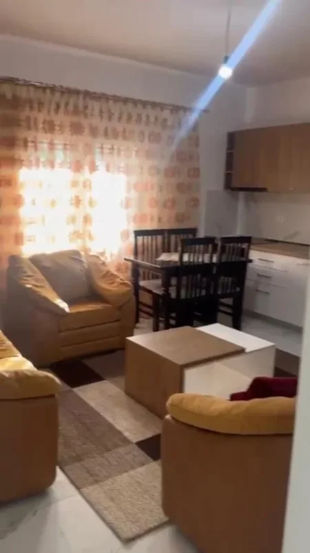 Tirane, jepet me qera apartament 2+1 Kati 1, 80 m² 400 € (Rruga Njazi Meka)