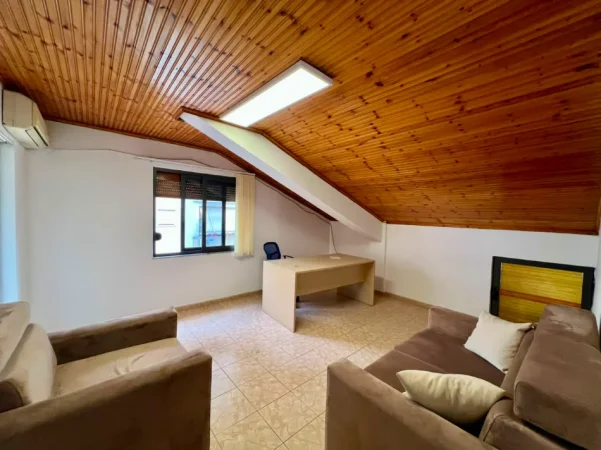Tirane, jepet me qera apartament 3+1+Ballkon Kati 4, 130 m² 550 € (Rruga Tefta Tashko Koco)
