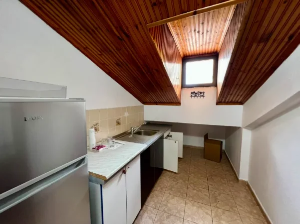 Tirane, jepet me qera apartament 3+1+Ballkon Kati 4, 130 m² 550 € (Rruga Tefta Tashko Koco)
