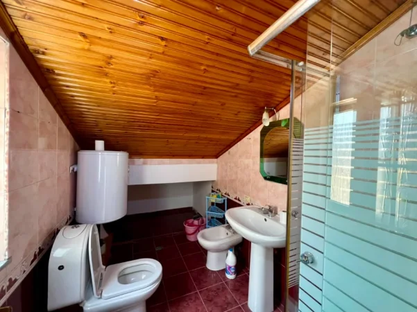 Tirane, jepet me qera apartament 3+1+Ballkon Kati 4, 130 m² 550 € (Rruga Tefta Tashko Koco)
