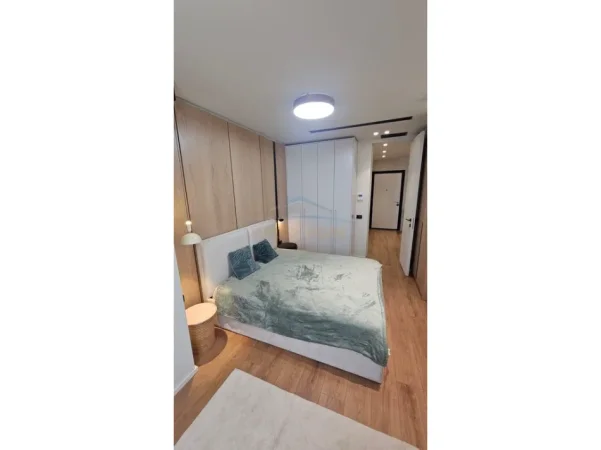 Tirane, jepet me qera apartament 1+1 Kati 8, 75 m² 850 € 