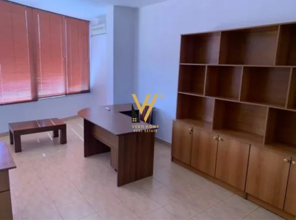 Tirane, jepet me qera zyre Kati 4, 26 m² 420 € (9 KATESHET)