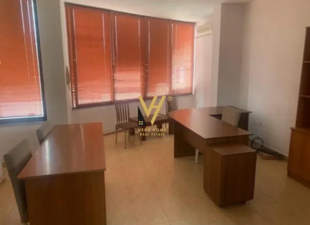 Tirane, jepet me qera zyre Kati 4, 26 m² 420 € (9 KATESHET)