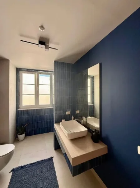 Tirane, jepet me qera apartament 3+1 Kati 1, 130 m² 1.000 € (Sauk)