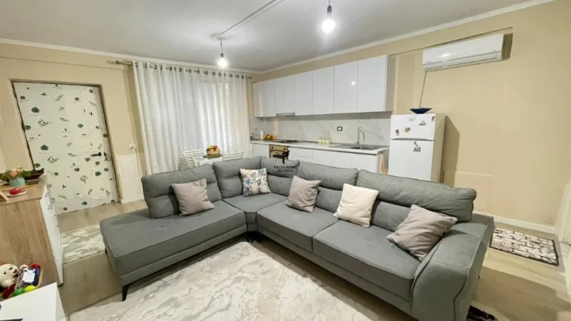 Tirane, jepet me qera apartament 1+1 Kati 1, 70 m² 400 € (JORDAN MISJA)