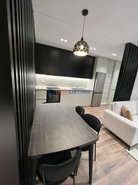 Tirane, jepet me qera apartament 2+1+Ballkon Kati 7, 82 m² 700 € (Ish Fusha e Aviacionit)