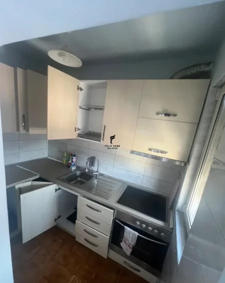Tirane, jepet me qera apartament 1+1 Kati 5, 60 m² 450 € (OXHAKU)
