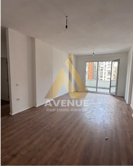 Tirane, shitet apartament 2+1+Ballkon Kati 8, 107 m² 202.160 € (Rruga Kujtim Laro)