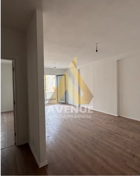 Tirane, shitet apartament 2+1+Ballkon Kati 8, 107 m² 202.160 € (Rruga Kujtim Laro)
