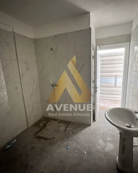 Tirane, shitet apartament 2+1+Ballkon Kati 8, 107 m² 202.160 € (Rruga Kujtim Laro)