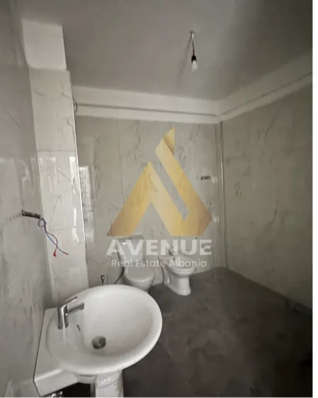 Tirane, shitet apartament 2+1+Ballkon Kati 8, 107 m² 202.160 € (Rruga Kujtim Laro)
