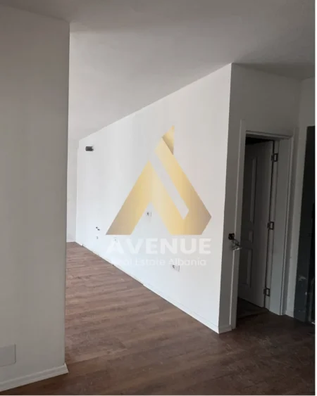 Tirane, shitet apartament 2+1+Ballkon Kati 8, 107 m² 202.160 € (Rruga Kujtim Laro)