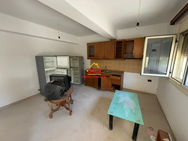 Vlore, shitet shtepi Kati 2, 215 m² 250.000 € (Rruga Haxhi Xhyherri, Vlorë)