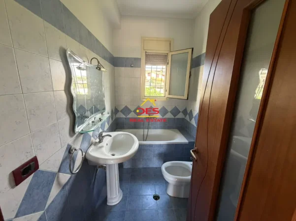 Vlore, shitet shtepi Kati 2, 215 m² 250.000 € (Rruga Haxhi Xhyherri, Vlorë)