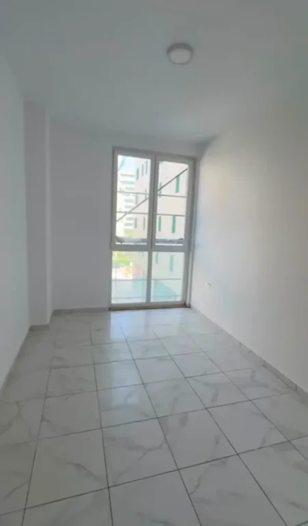 Tirane, jepet me qera ambjent biznesi Kati 2, 110 m² 1.000 € (Nisharaku)