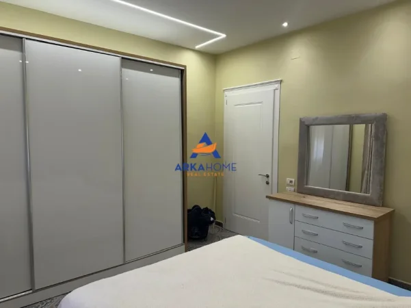 Tirane, jepet me qera apartament 3+1+Ballkon Kati 2, 150 m² 750 € 