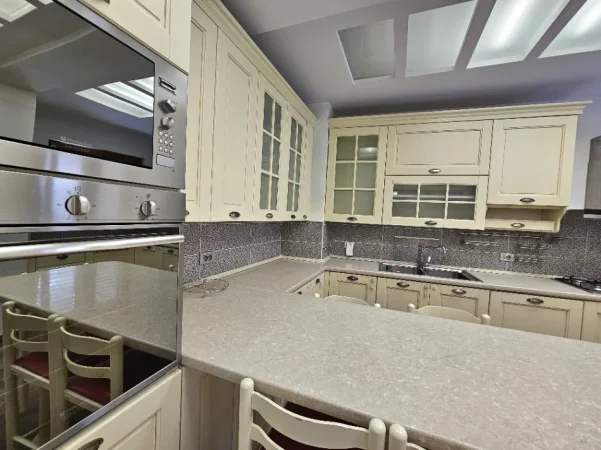 Tirane, shitet apartament 2+1+Ballkon Kati 7, 151 m² 410.000 € (MYSLYM SHYR)
