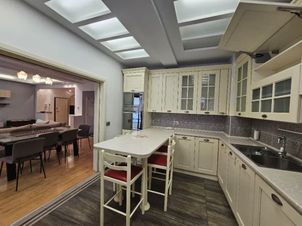Tirane, shitet apartament 2+1+Ballkon Kati 7, 151 m² 410.000 € (MYSLYM SHYR)