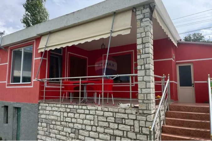 Vlore, shitet shtepi 2+1 Kati 1, 300 m² 120.000 € (Sherishte, Vlore)