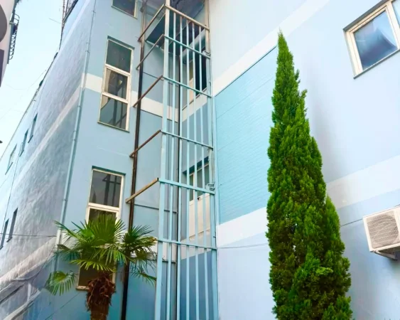 Tirane, jepet me qera ambjent biznesi Kati 2, 736 m² 7.000 € (Yzberish)