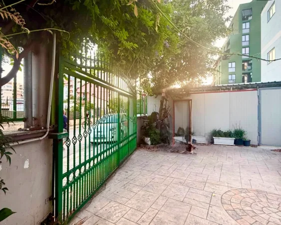 Tirane, jepet me qera ambjent biznesi Kati 2, 736 m² 7.000 € (Yzberish)