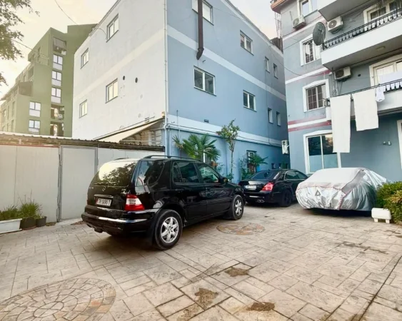 Tirane, jepet me qera ambjent biznesi Kati 2, 736 m² 7.000 € (Yzberish)