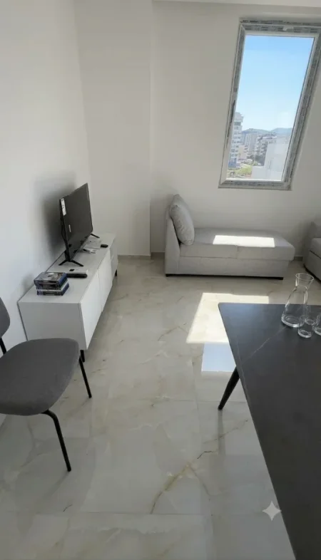 Tirane, jepet me qera apartament 1+1+Aneks+Ballkon Kati 5, 450 € (astir)