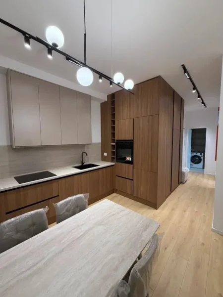 Tirane, jepet me qera apartament 1+1+Ballkon Kati 6, 65 m² 550 € (ALI DEMI KOMPLEKSI KADIU)