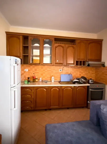 Tirane, jepet me qera apartament 1+1 Kati 3, 65 m² 450 € (21 Dhjetori)