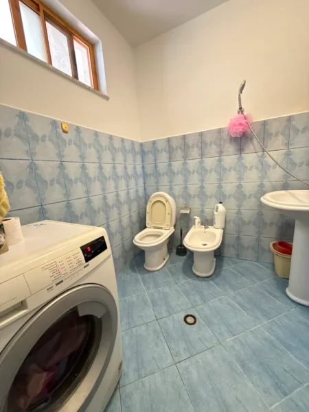 Tirane, jepet me qera apartament 1+1 Kati 3, 65 m² 450 € (21 Dhjetori)